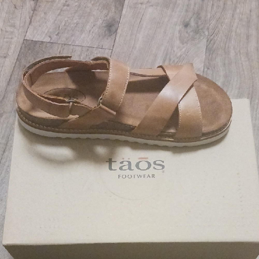 Taos Womens Tan Sandals